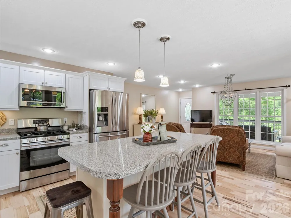 189 Poverty Branch Road Barnardsville, NC 28709