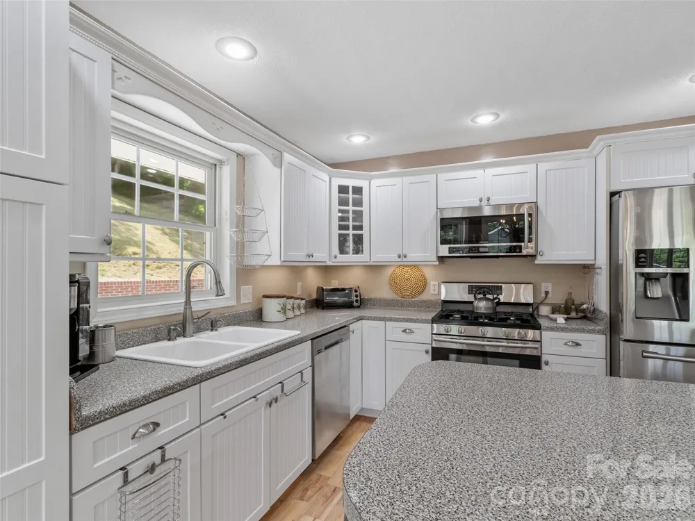 189 Poverty Branch Road Barnardsville, NC 28709
