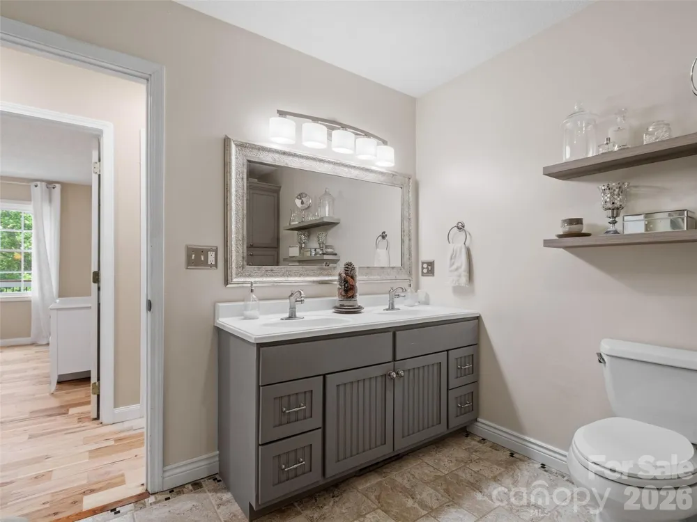 189 Poverty Branch Road Barnardsville, NC 28709