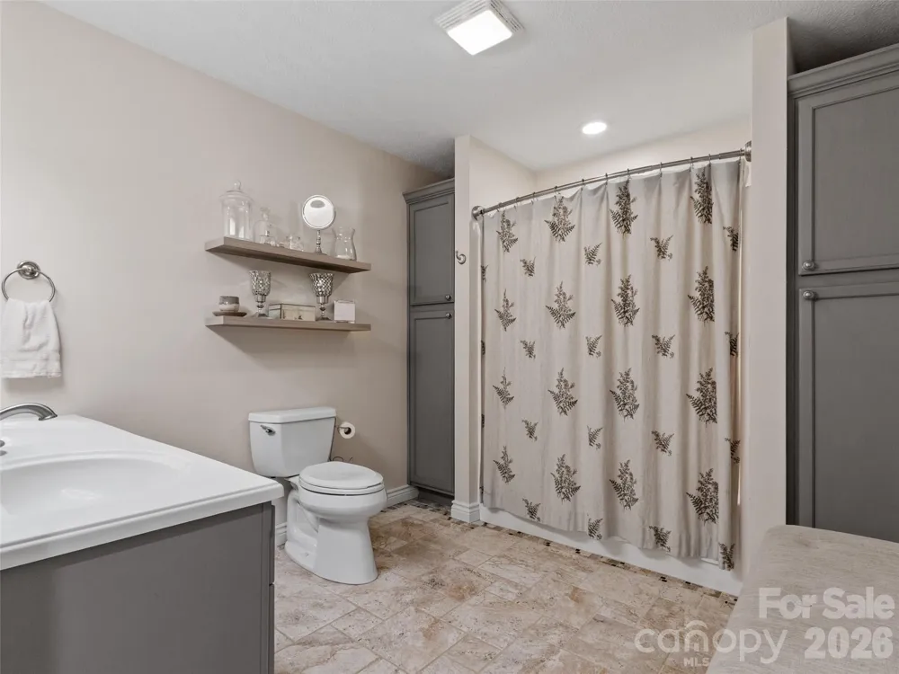 189 Poverty Branch Road Barnardsville, NC 28709