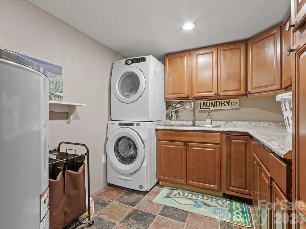 189 Poverty Branch Road Barnardsville, NC 28709
