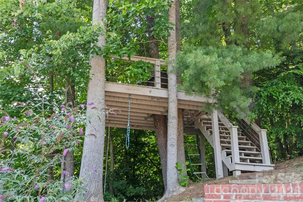 189 Poverty Branch Road Barnardsville, NC 28709