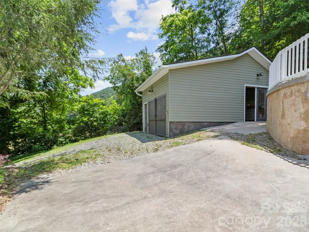 189 Poverty Branch Road Barnardsville, NC 28709