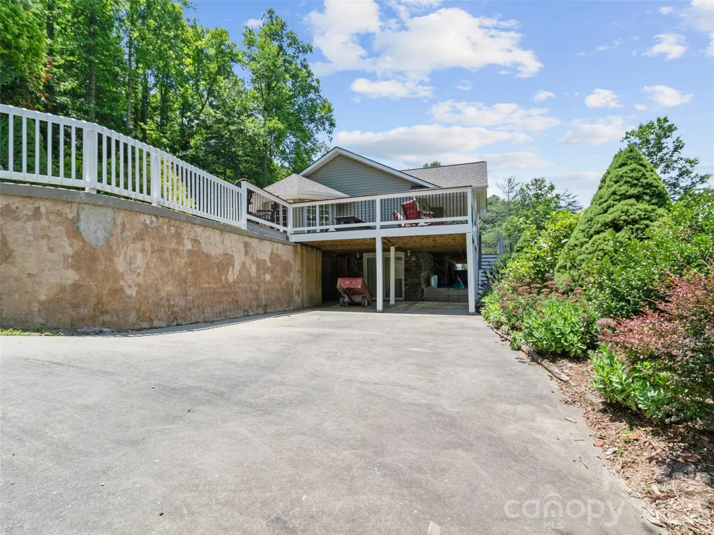 189 Poverty Branch Road Barnardsville, NC 28709