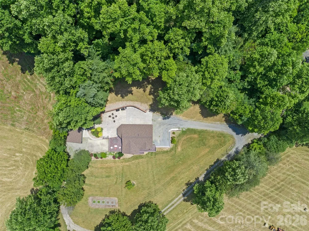 189 Poverty Branch Road Barnardsville, NC 28709