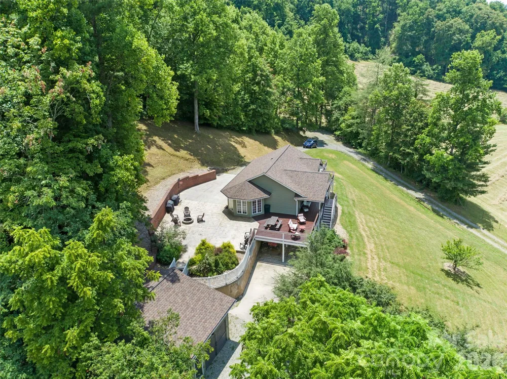 189 Poverty Branch Road Barnardsville, NC 28709