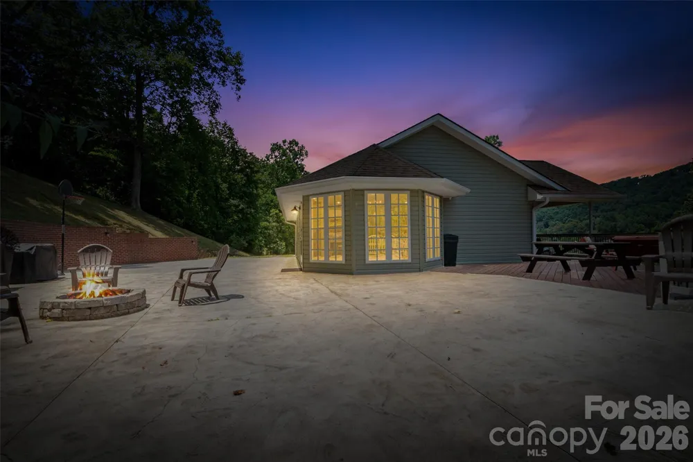 189 Poverty Branch Road Barnardsville, NC 28709