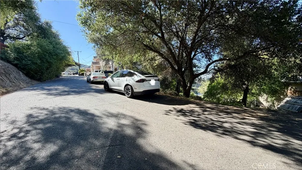 Hilldale Drive La Canada Flintridge, CA 91011