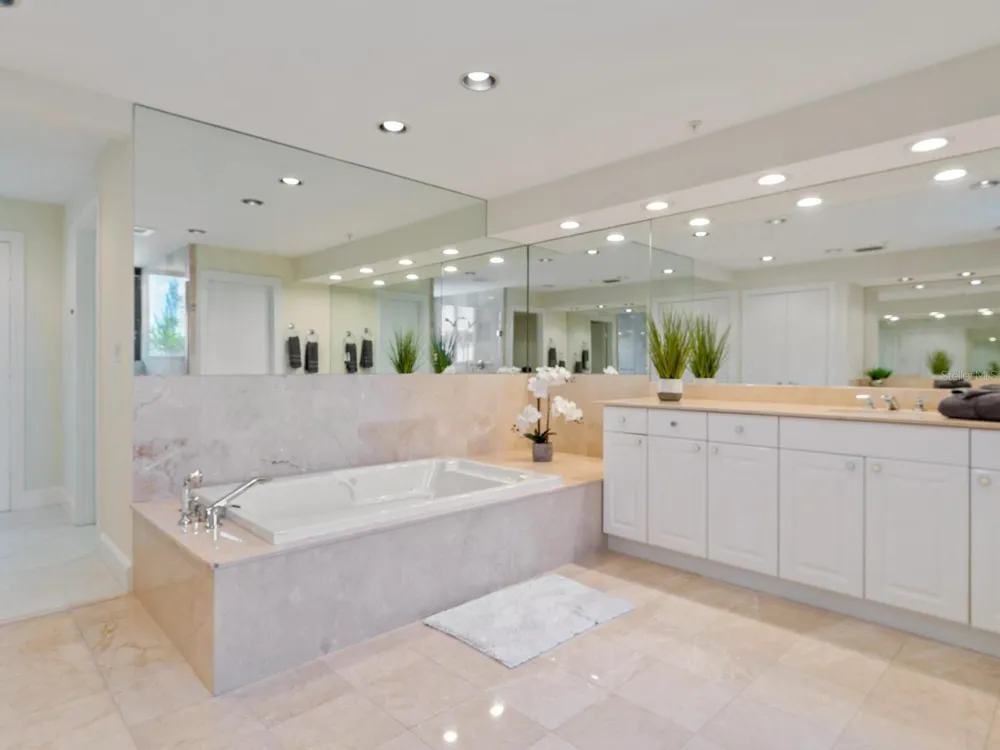 1511 GULF OF MEXICO DRIVE #201 Longboat Key, FL 34228