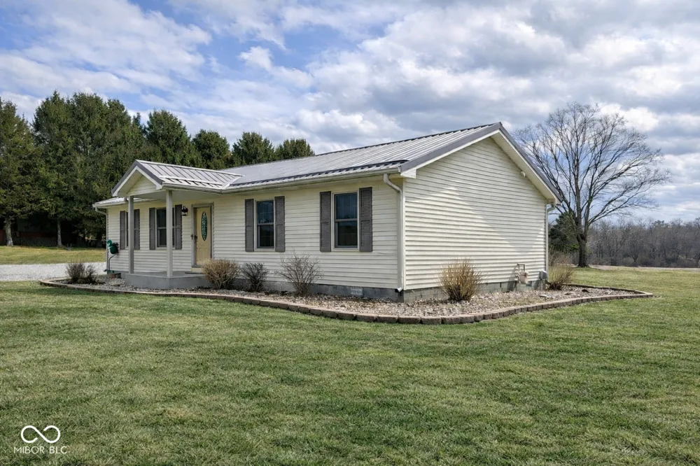739 E 125 S Williamsport, IN 47993