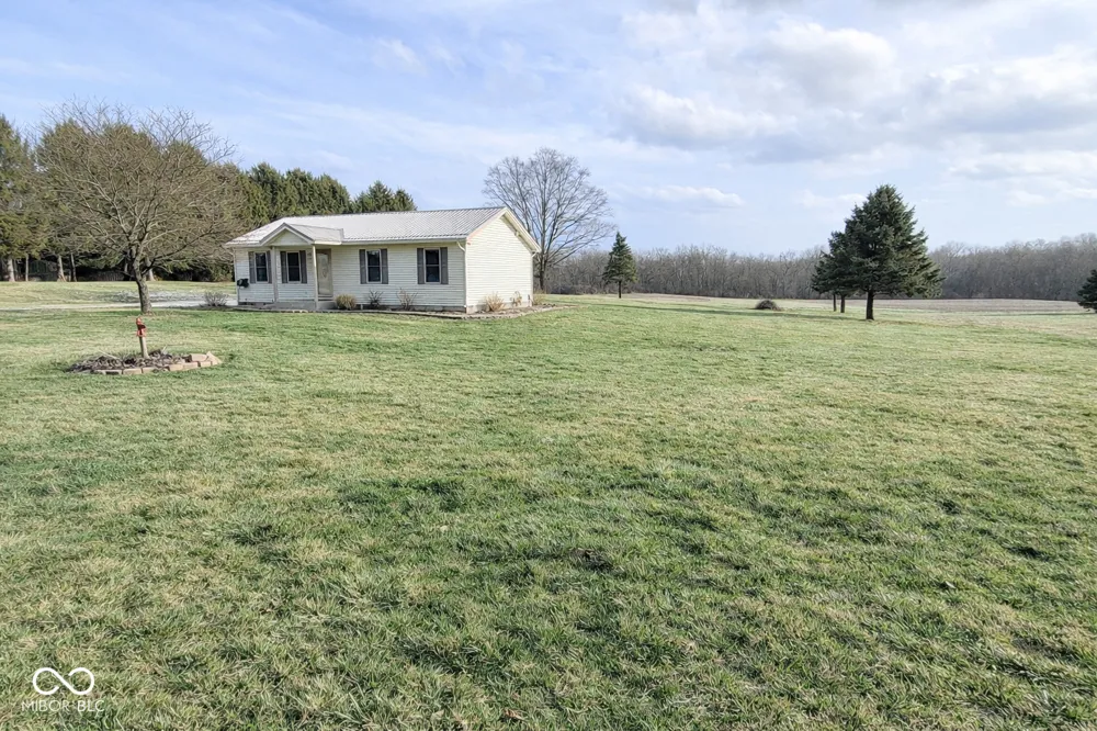 739 E 125 S Williamsport, IN 47993