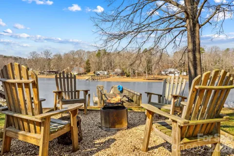 1331 Hickory Point Drive
