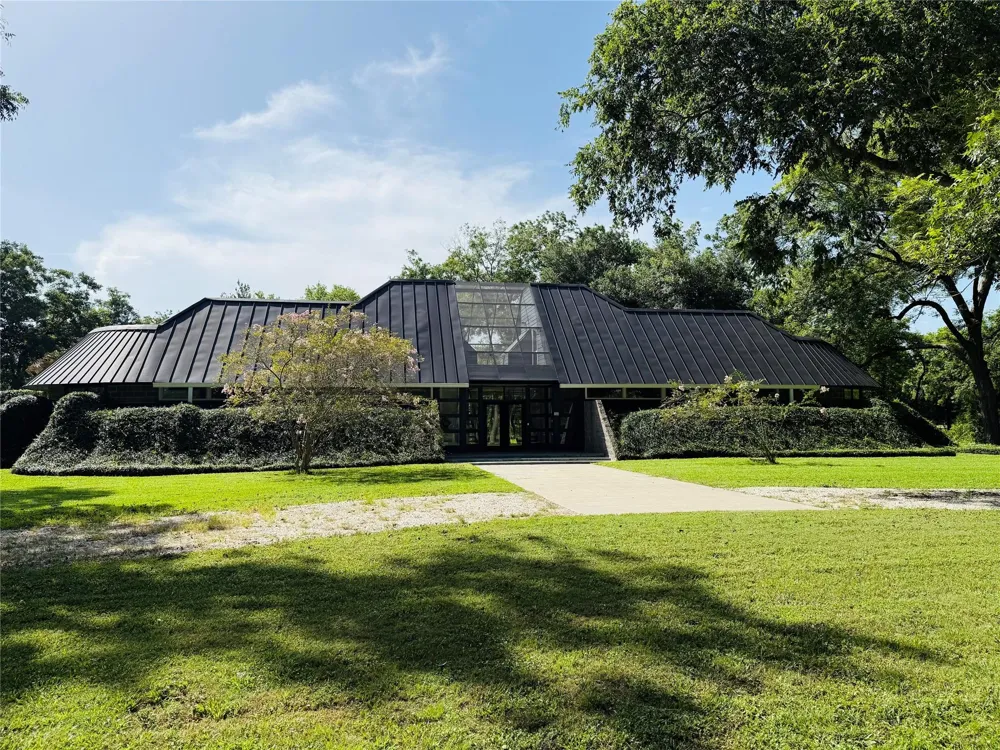1504 Half Moon Drive Wharton, TX 77488
