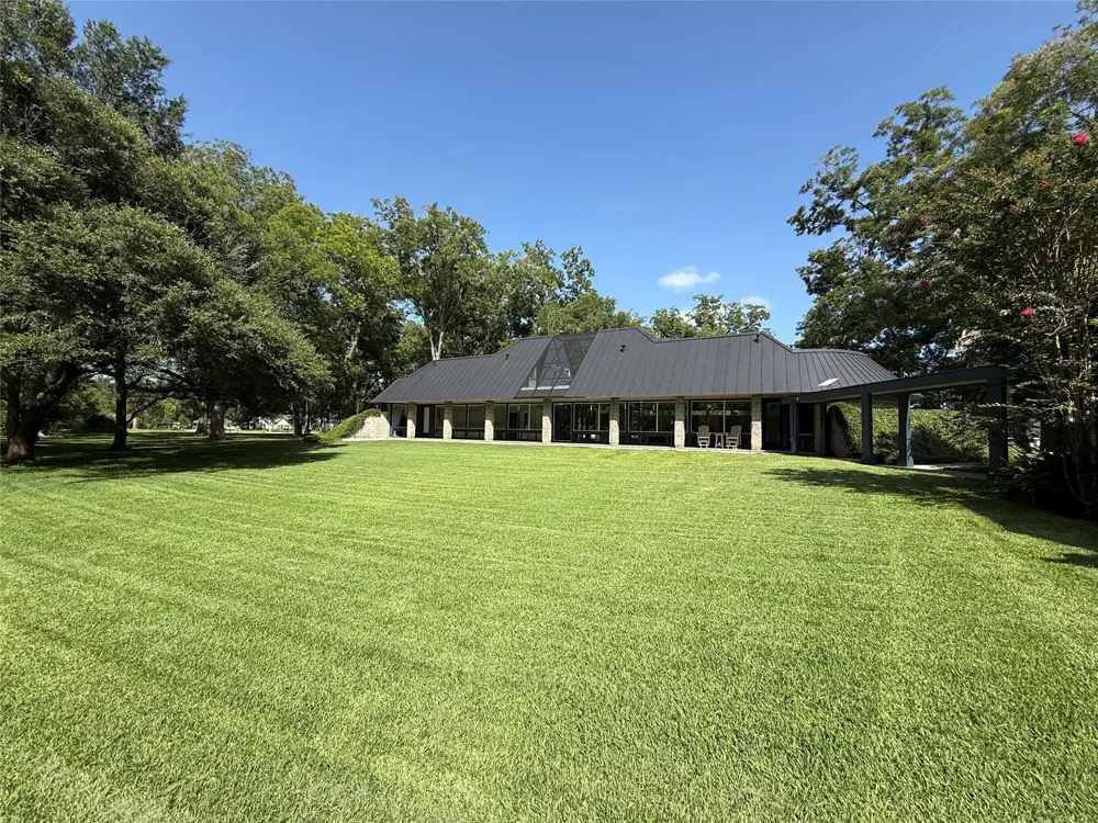 1504 Half Moon Drive Wharton, TX 77488