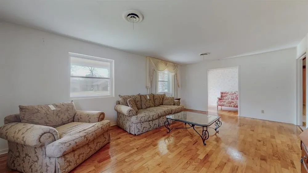 5710 Pickwick Lane Beaumont, TX 77706