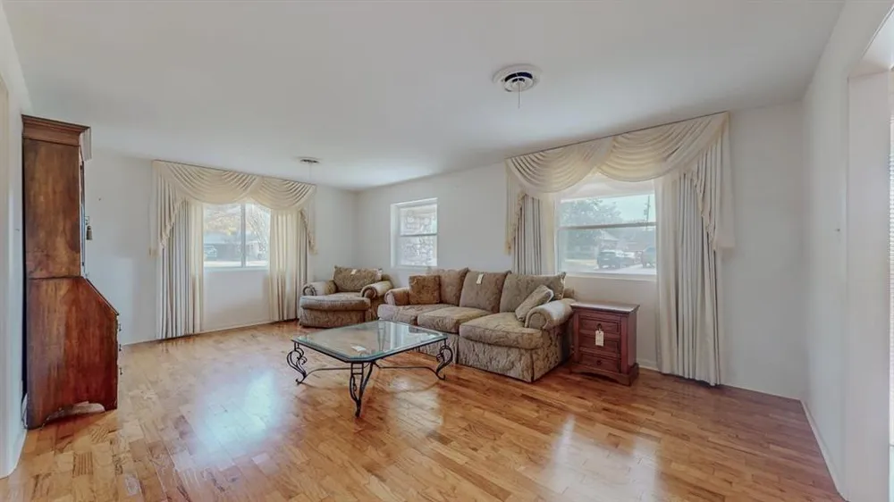 5710 Pickwick Lane Beaumont, TX 77706
