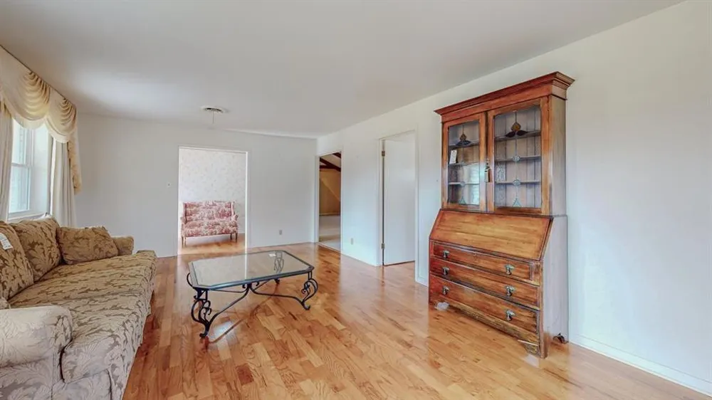 5710 Pickwick Lane Beaumont, TX 77706