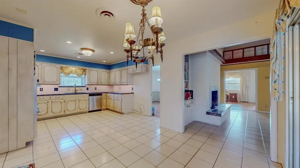 5710 Pickwick Lane Beaumont, TX 77706
