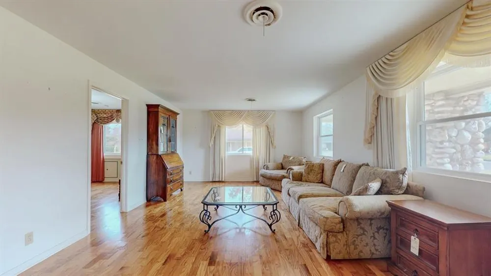 5710 Pickwick Lane Beaumont, TX 77706
