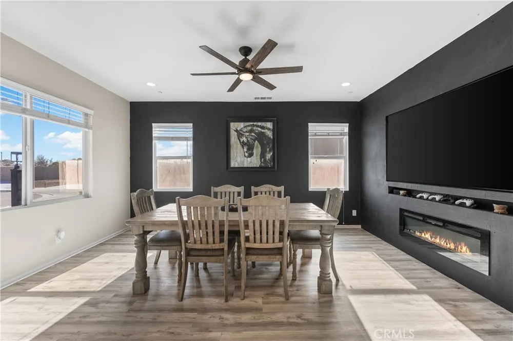 2517 San Madrid Way Rosamond, CA 93560