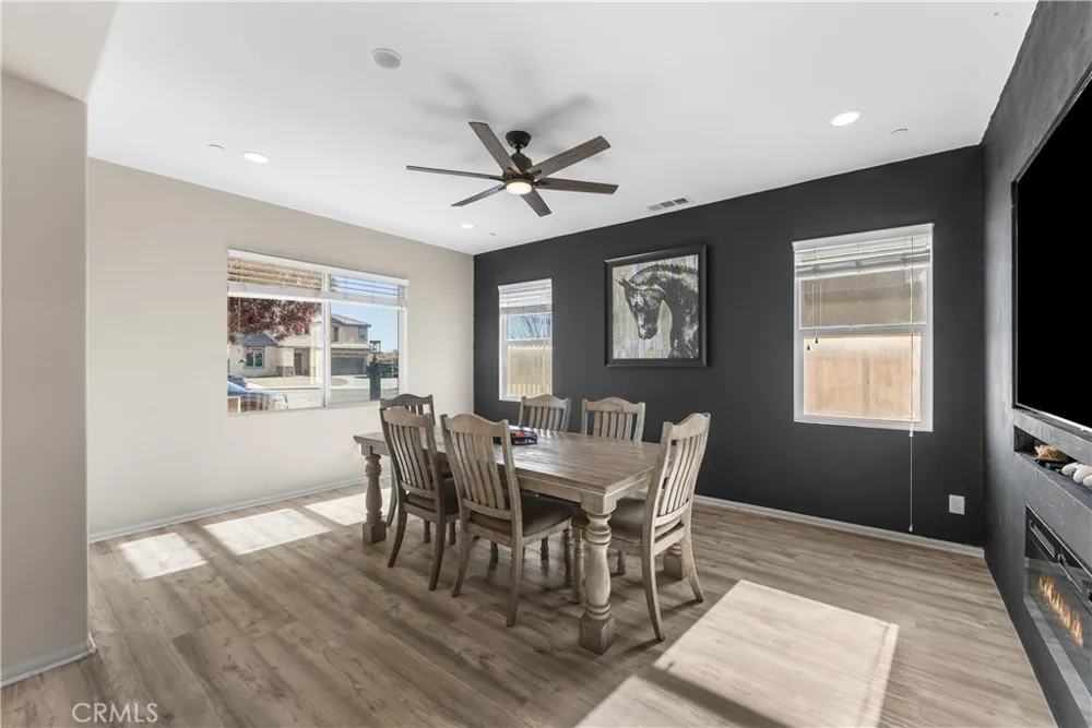 2517 San Madrid Way Rosamond, CA 93560