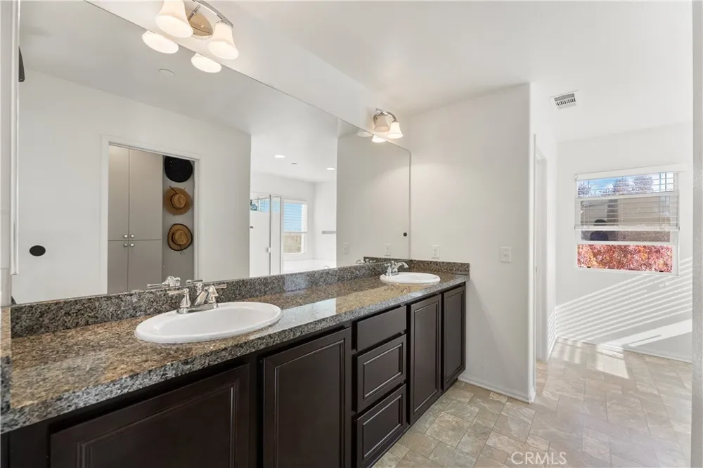 2517 San Madrid Way Rosamond, CA 93560