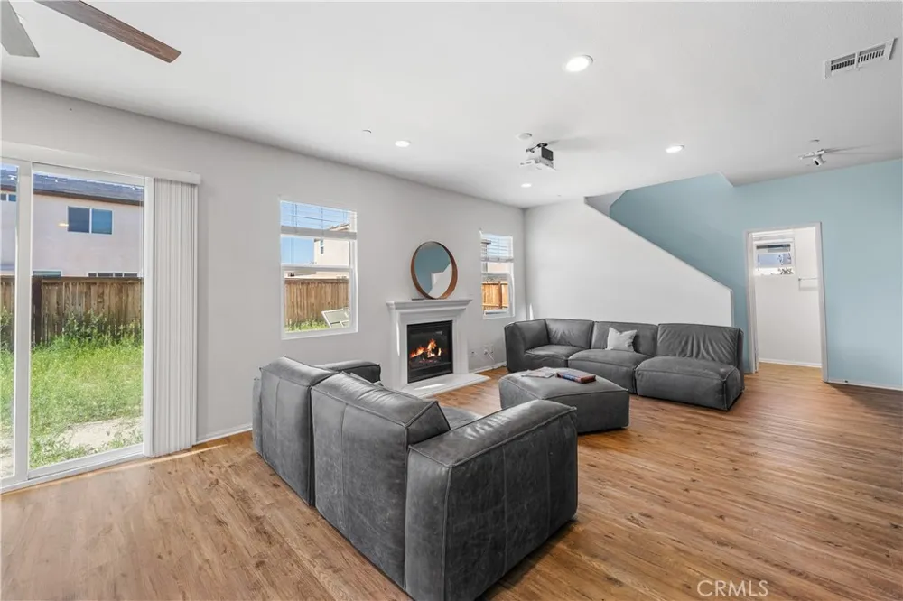 2517 San Madrid Way Rosamond, CA 93560