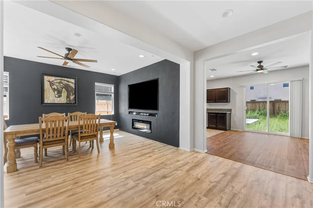 2517 San Madrid Way Rosamond, CA 93560