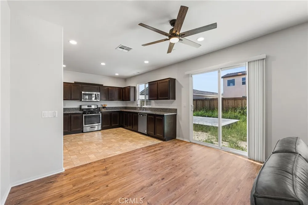 2517 San Madrid Way Rosamond, CA 93560