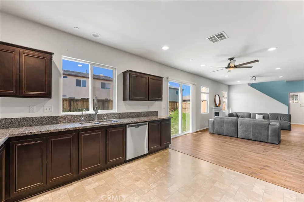 2517 San Madrid Way Rosamond, CA 93560