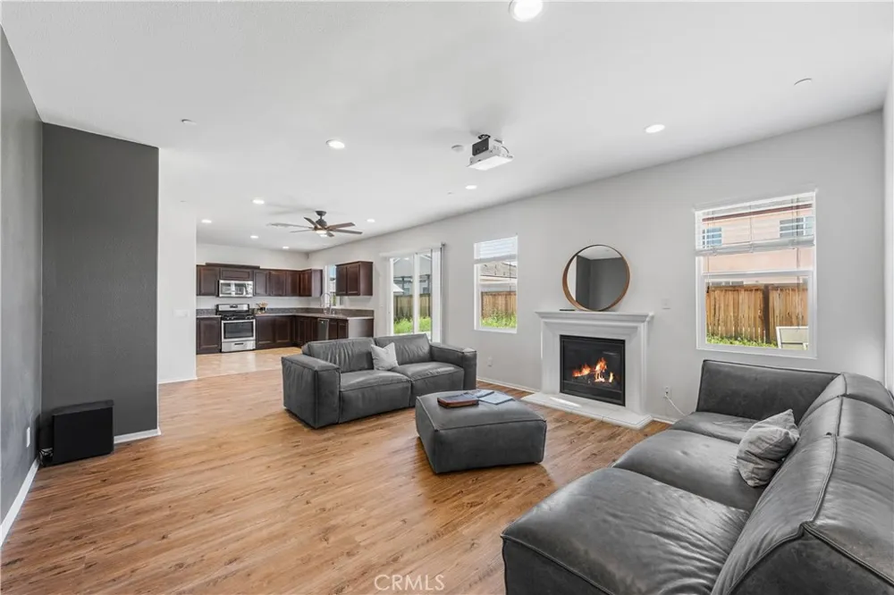 2517 San Madrid Way Rosamond, CA 93560