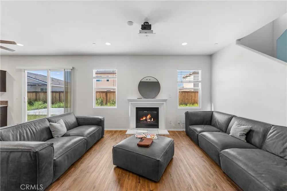 2517 San Madrid Way Rosamond, CA 93560