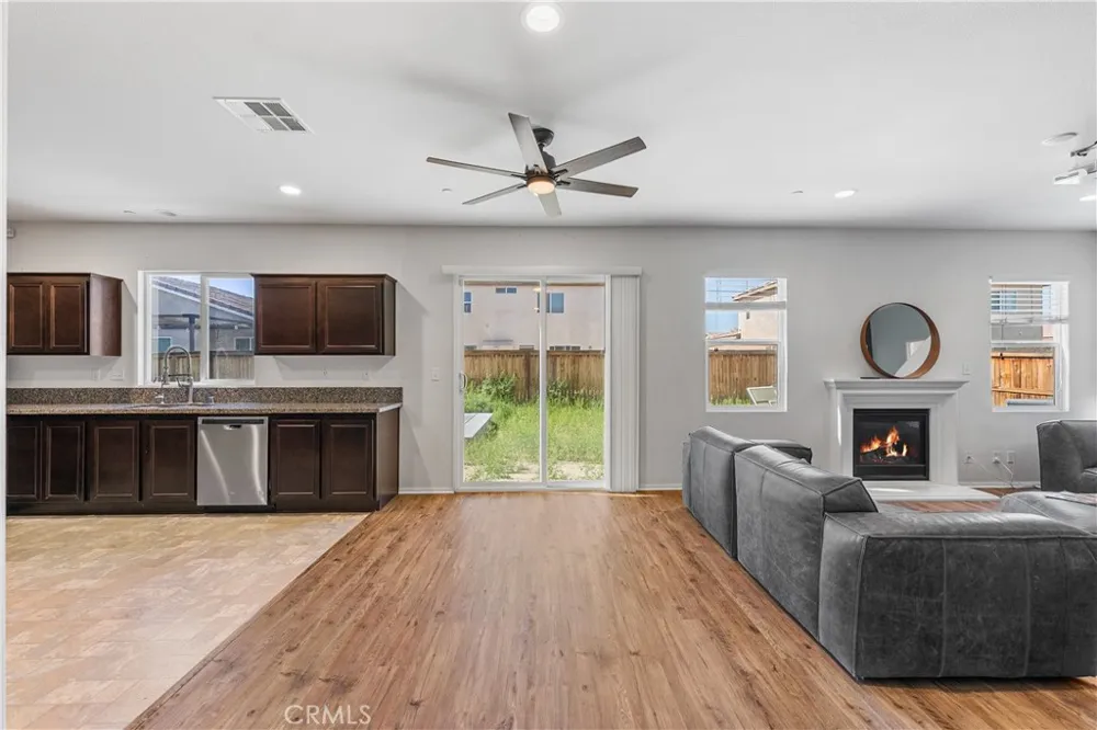 2517 San Madrid Way Rosamond, CA 93560