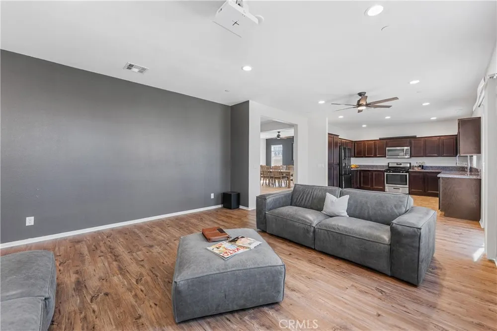 2517 San Madrid Way Rosamond, CA 93560