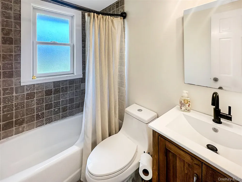 57 Nash Avenue Flanders, NY 11901