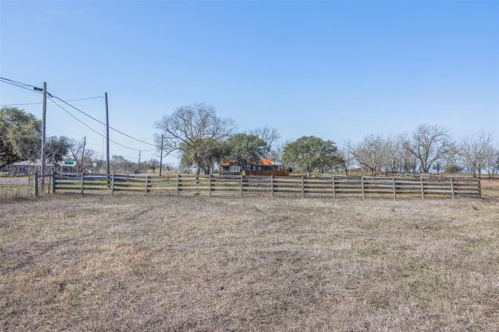 407 Fm 955 Fayetteville, TX 78940