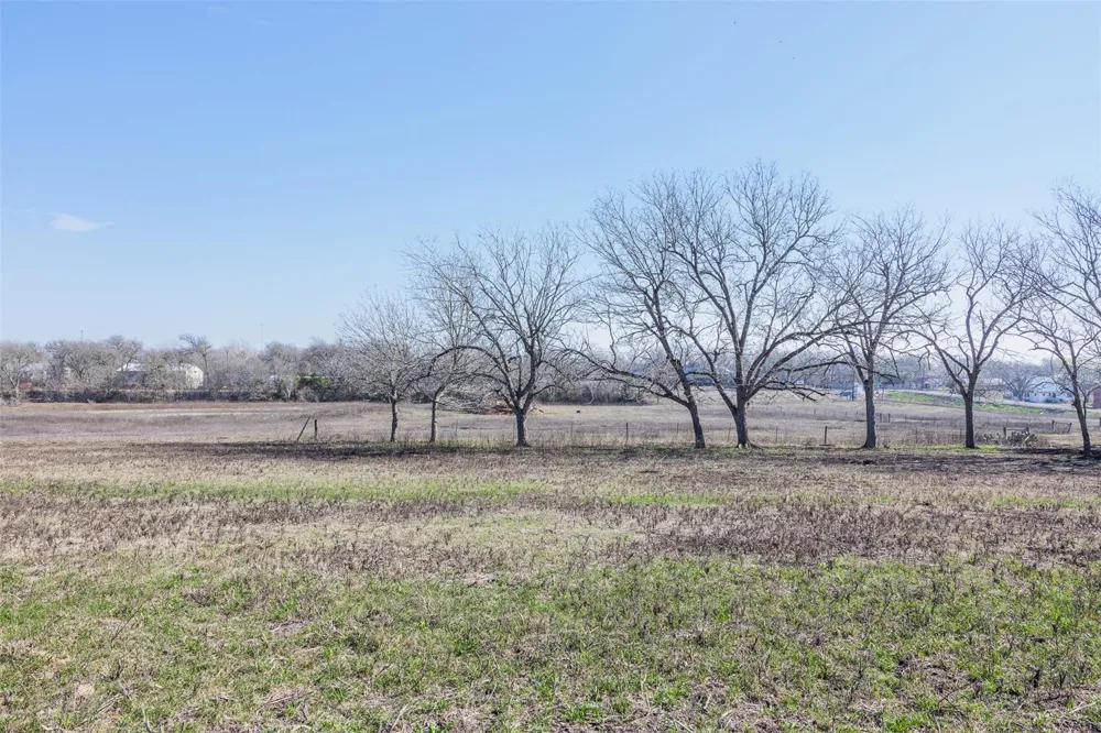 407 Fm 955 Fayetteville, TX 78940