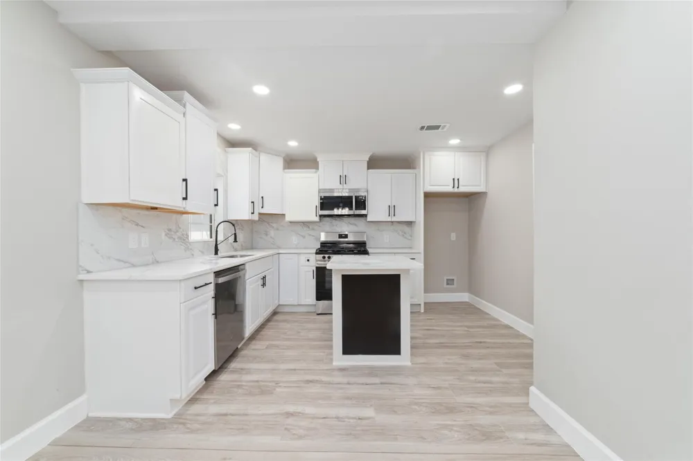 1416 E Avenue B Bay City, TX 77414