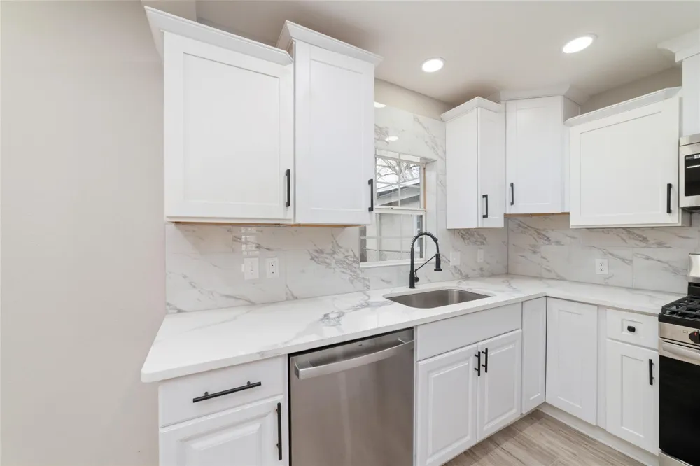 1416 E Avenue B Bay City, TX 77414