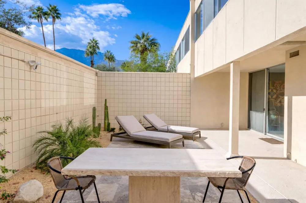 449 Desert Lakes Drive Palm Springs, CA 92264