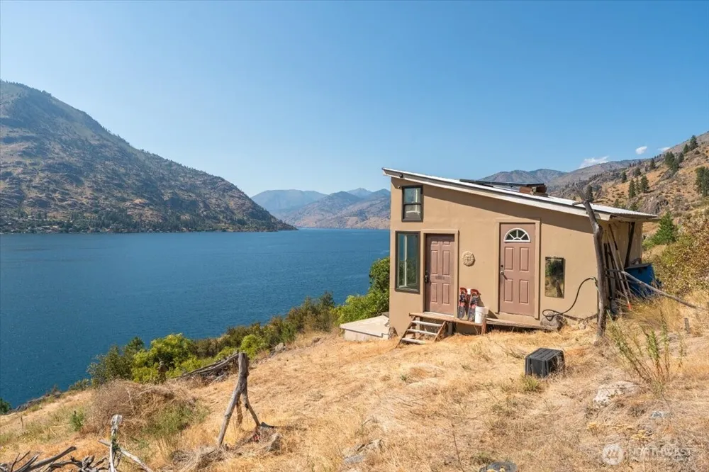 2570 Emerson Acres Road Manson, WA 98831