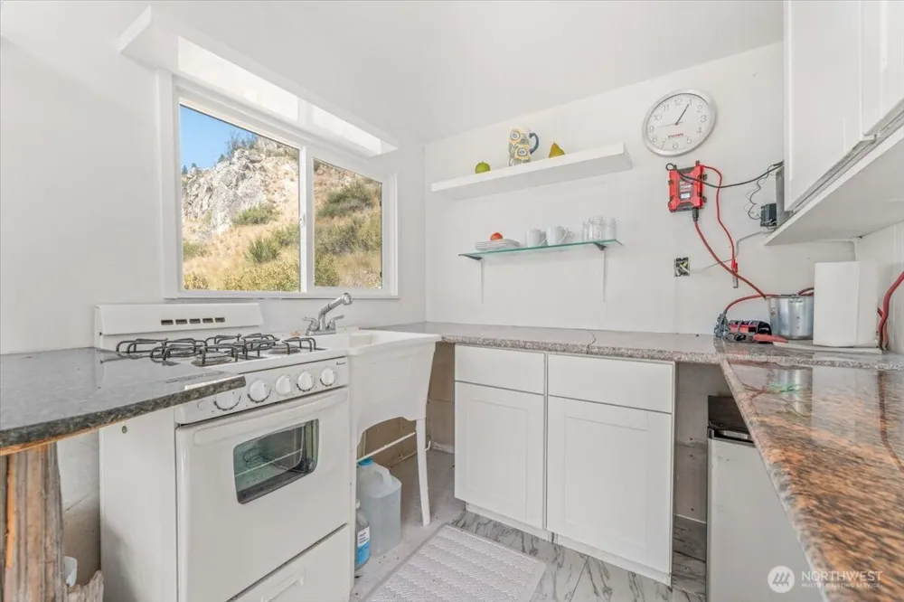2570 Emerson Acres Road Manson, WA 98831