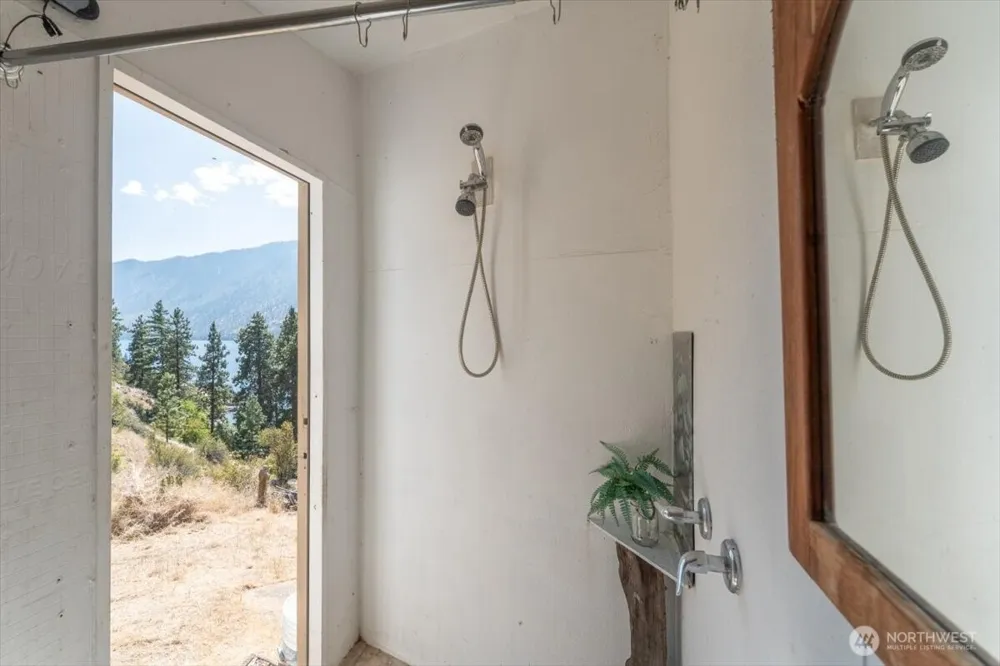 2570 Emerson Acres Road Manson, WA 98831