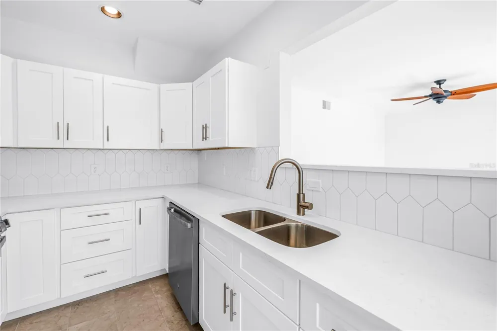 509 PLAZA SEVILLE COURT #19 Treasure Island, FL 33706