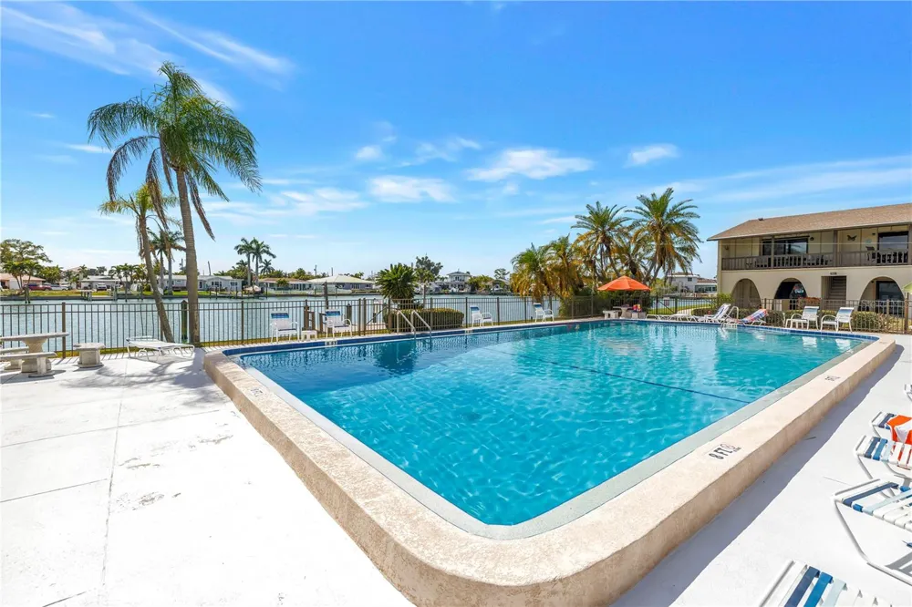 509 PLAZA SEVILLE COURT #19 Treasure Island, FL 33706