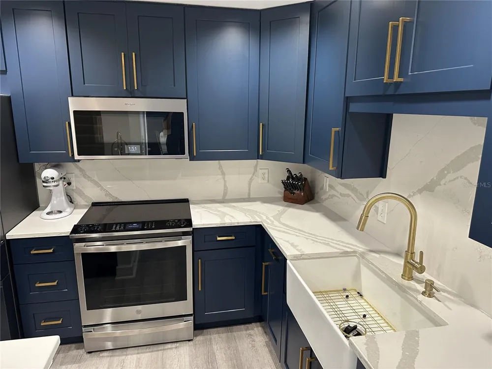 808 3RD AVENUE W #701 Bradenton, FL 34205