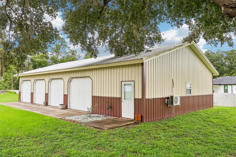 7026 PINEHAVEN DRIVE Lakeland, FL 33810