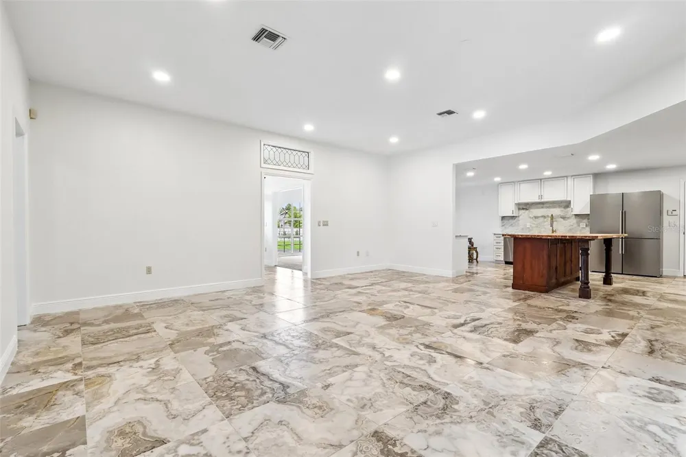 7026 PINEHAVEN DRIVE Lakeland, FL 33810