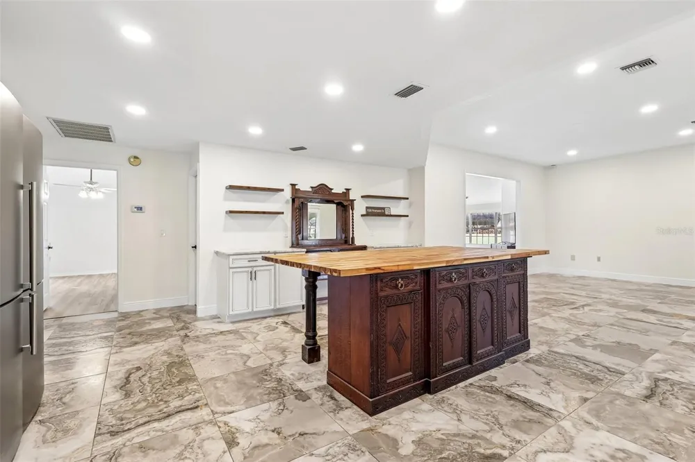 7026 PINEHAVEN DRIVE Lakeland, FL 33810