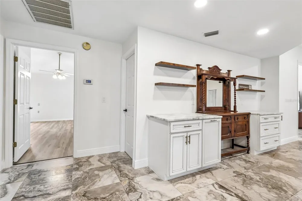7026 PINEHAVEN DRIVE Lakeland, FL 33810
